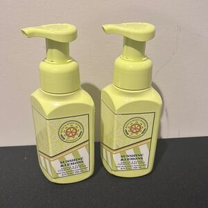 Bath & Body Works Sunshine & Lemons Foaming Hand Soap - Light Yellow